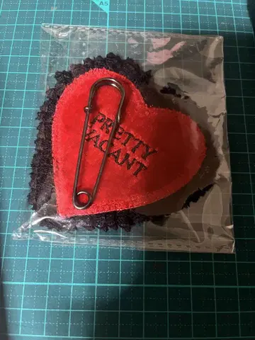 하라주쿠 라포레 G-DRAGON 와펜 브로치