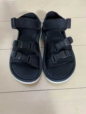 Teva 블랙 스포츠 샌들