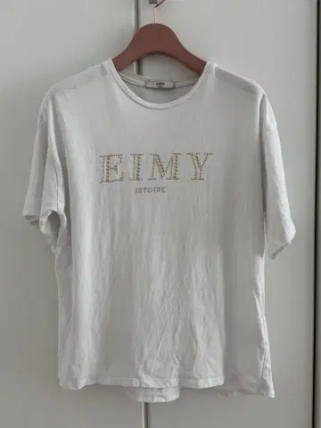 eimy 스터드 로고 티셔츠 화이트