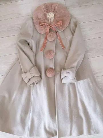 Leur Getter 르루게타 폼폼 포함 코트