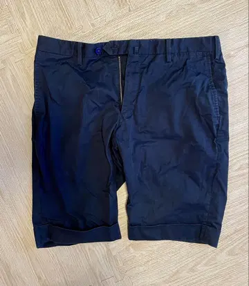 투모로우랜드 하프 팬츠