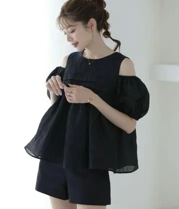 Meraki 오픈 숄더 자카드 상의