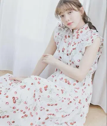 릴리안 캐럿 전개 프린트 티어드 원피스