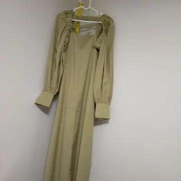 베이지 카키 롱 드레스 슬리브