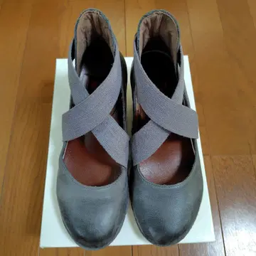 JS 하트 라벨 크로스 벨트 웨지솔 펌프스 스틸 블루 23.5