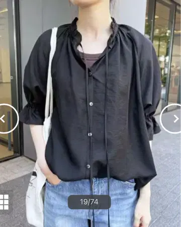 스픽 앤 스팬 하이브리드 스탠드 프릴 블라우스