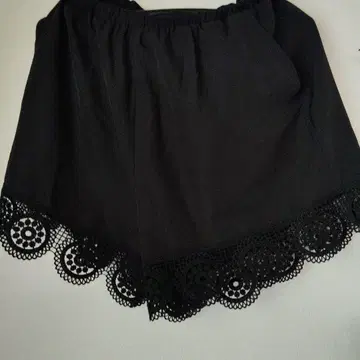 블랙 레이스 트림 숏 팬츠