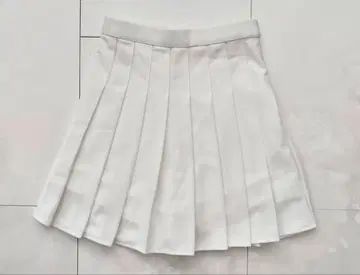 화이트 플리츠 미니 스커트 아이비 골프