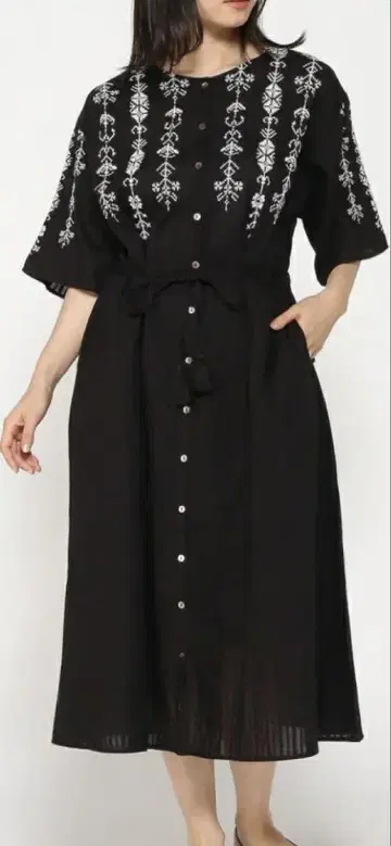 도비 가슴 자수 원피스