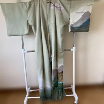 호몬기 그린 계열 산과 꽃의 풍경