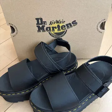Dr.Martens VOSS QUAD 통굽 샌들