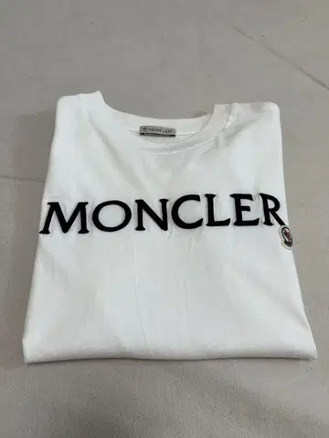 몽클레어 티셔츠