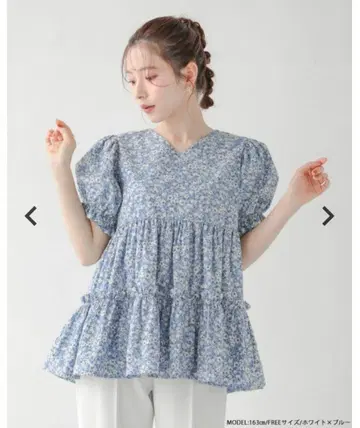 택 포함 새상품 fitmore 미니 꽃무늬 퍼프 슬리브 V넥 티어드 탑