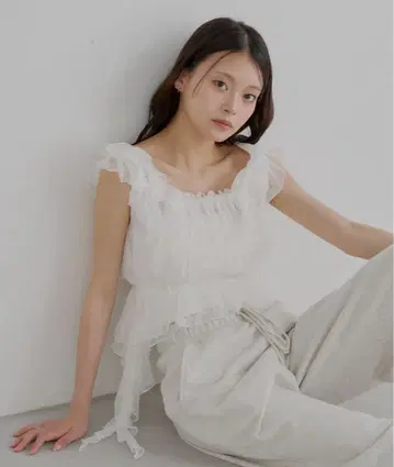 Chico 레이스 드롭 프릴 셔링 블라우스