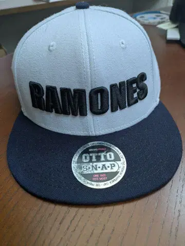 RUDE GALLERY RAMONES 완판템 초레어
