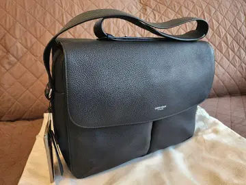 정가 33만 엔 GIORGIO ARMANI 블랙 숄더백