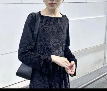 mystic 블랙 꽃무늬 벨로아 원피스