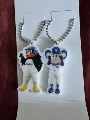 쓰바쿠로와 도라가 붙어 있는 키링