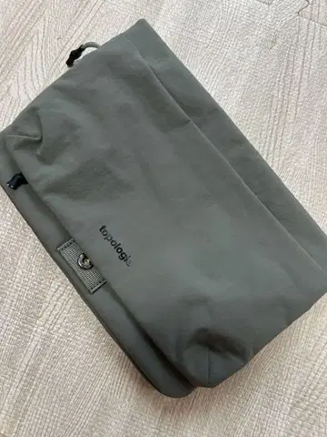 토폴로지 숄더백