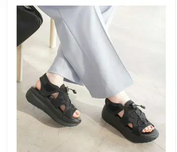 새상품 통굽 블랙 샌들 스포츠 샌들