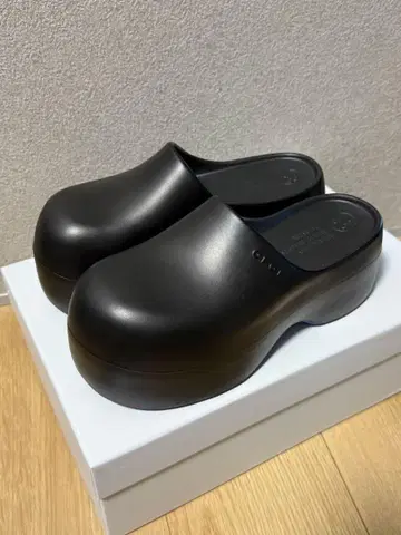 OFOF 1F MATT BLACK 23cm 통굽 샌들