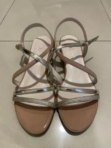 DIANA 핑크 베이지 크로스 스트랩 샌들 23.5cm