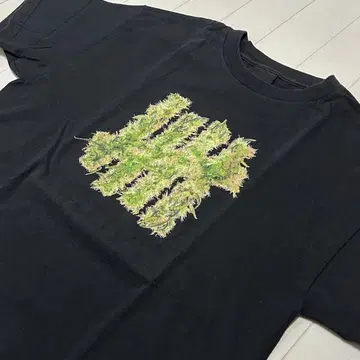UNDEFEATED BUDS STRIKES 티셔츠 블랙 M