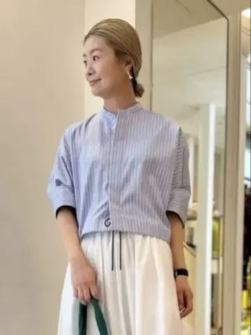 투모로우랜드 MACPHEE 코튼 브로드 밴드 카라 크롭 셔츠