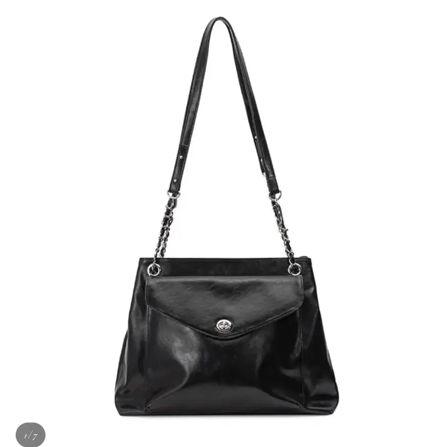 Idang Club Chain Bag Black on Bunjang Global Site.