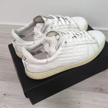 EA7 Emporio Armani 화이트 스니커즈