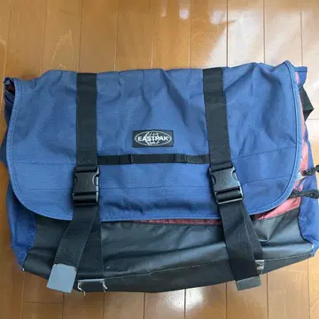 이스트팩 메신저 백 네이비