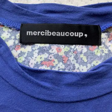 mercibeaucoup, 반팔 티셔츠 네이비/플라워