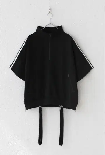 LILL 루즈 실루엣 코튼 분또 드레이프 트랙 하프 지퍼 반팔 풀오버