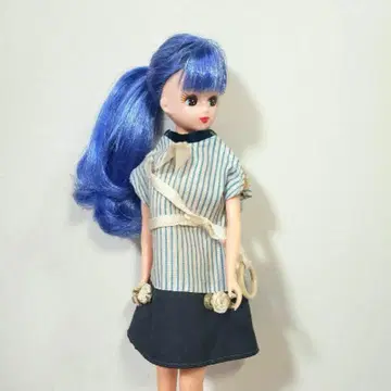 리카짱 옷 갈아입기 블루 화이트 스트라이프