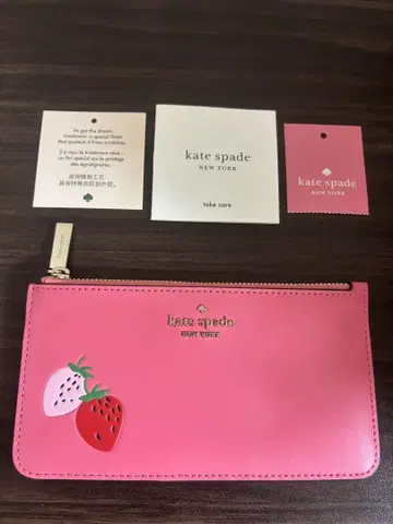 kate spade 딸기 모티브 패스 케이스