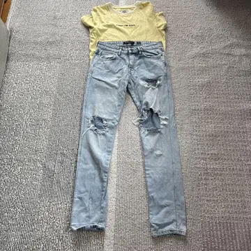 데미지 가공 얇은 파랑 데님 팬츠 버쉬카