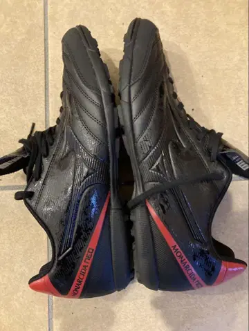 Mizuno Monarcida 블랙/레드 풋살화