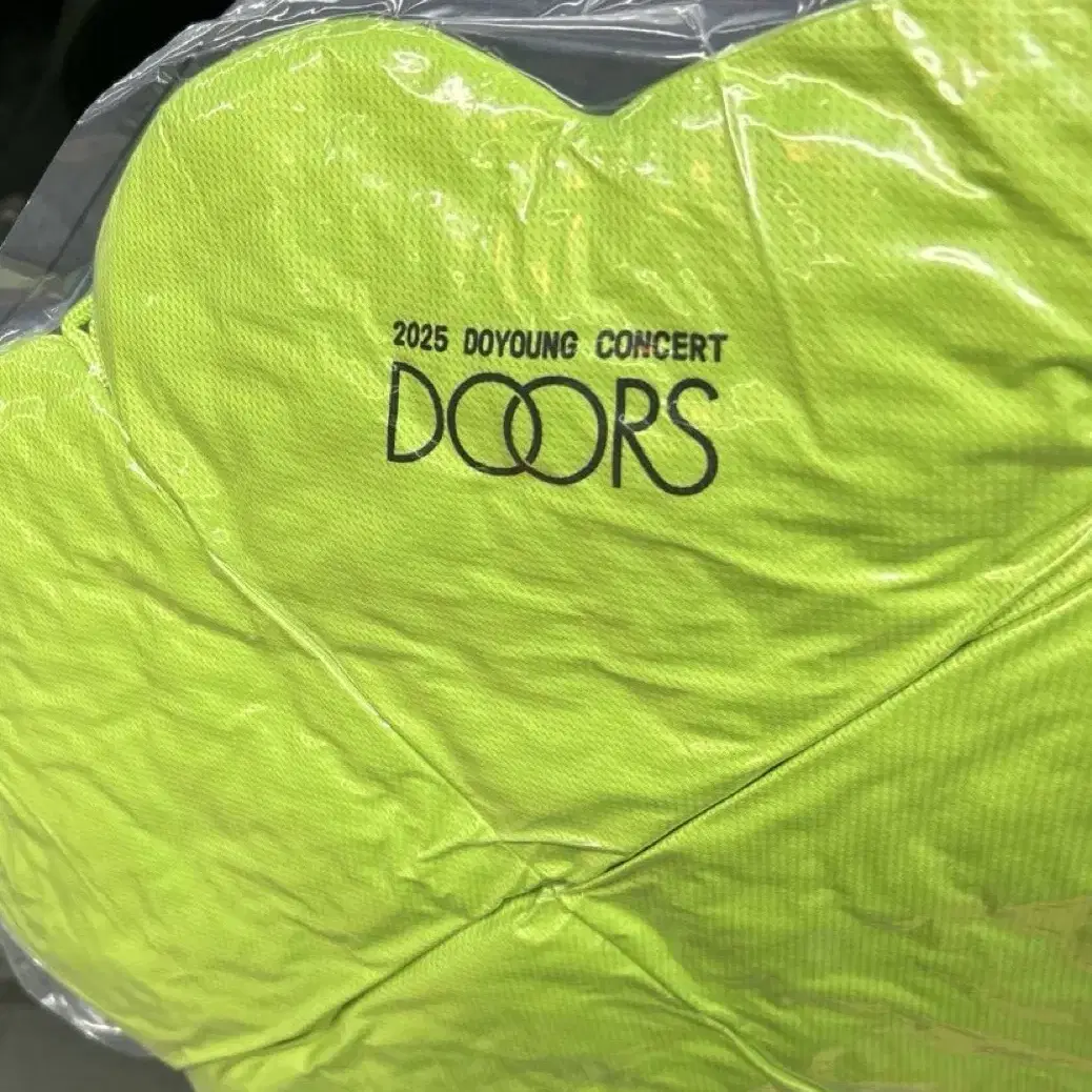 Doyoung Doors solo concert four-leaf clover cushion sealed