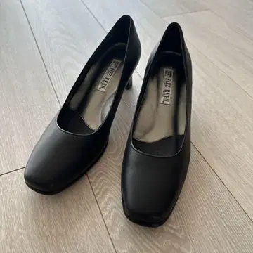 FIZZ REEN 블랙 스퀘어토 펌프스 23cm