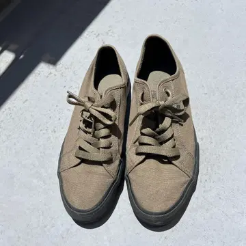 DC 카키 스니커즈