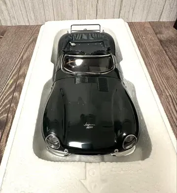 재규어 XKSS 1956 스티브 맥퀸 1/18 오토 아트