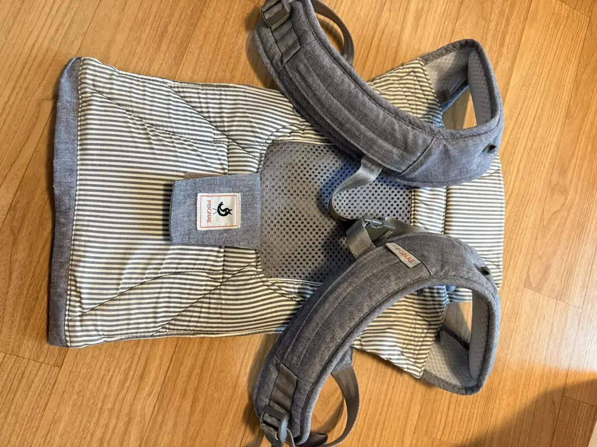 Pognae Number 5 Plus All-in-One (Baby Carrier + Hipseat)