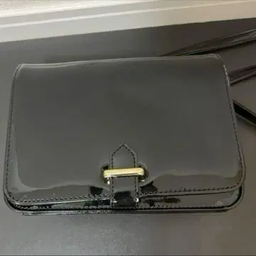 블랙 에나멜 숄더백