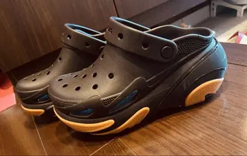 Crocs 블랙 크로그 샌들