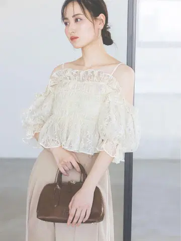snidel Sustainable 개더 오프숄더 블라우스