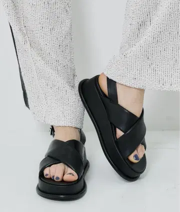 CITY 시티 신세틱 가죽 크로스 샌들 통굽 블랙