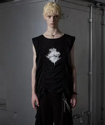 GRANCY 셔링 디자인 라인 스톤 그래픽 슬리브리스 T