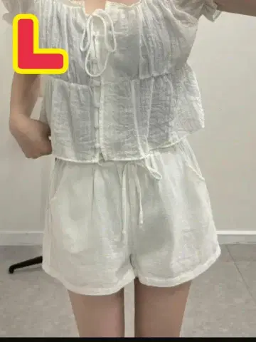 허리 리본 포함 화이트 팬츠 L 포켓 부착