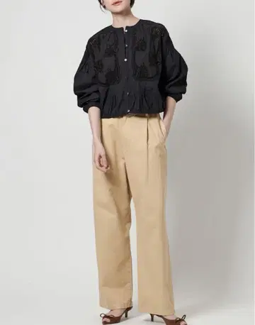 새상품 UNITED ARROWS 포플린 자수 블랙