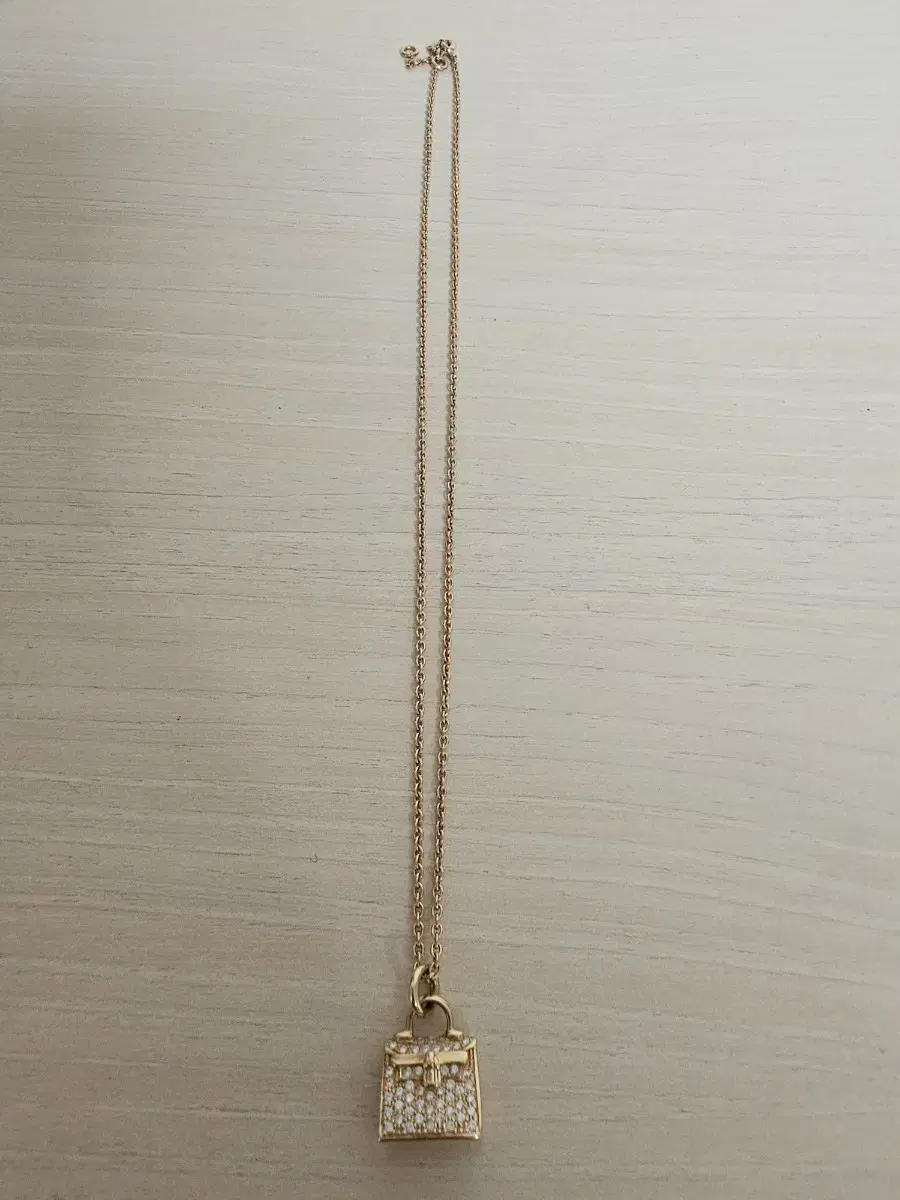 Hermes dia Birkin necklace. 18K yellow gold.